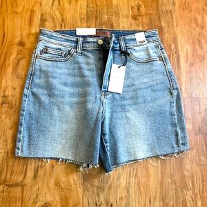 Judy Blue Light Wash Raw Hem High Waist Denim Shorts NWT

JB15276LT